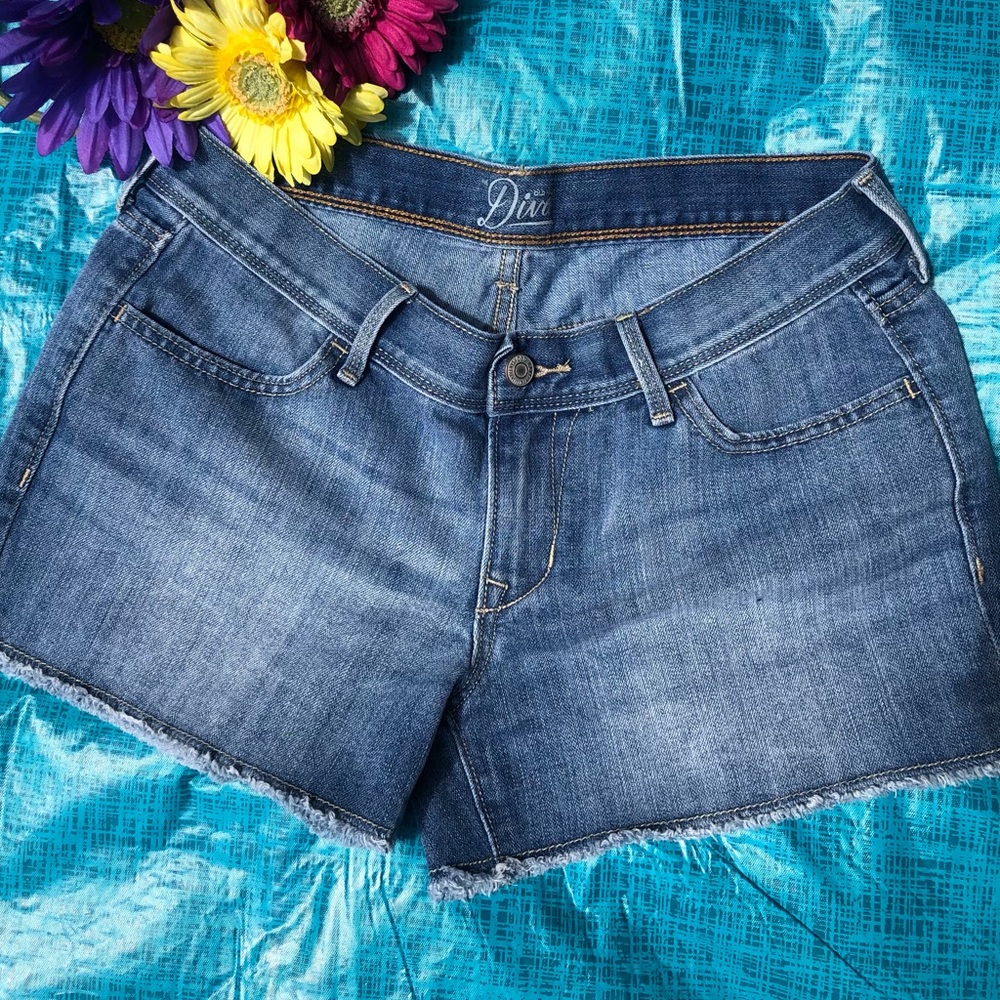 Old Navy Women’s Denim Shorts - Size 6
